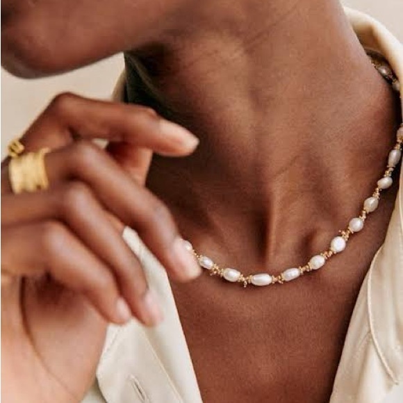 Sezane Gold and Pearl Necklace - Picture 6 of 9